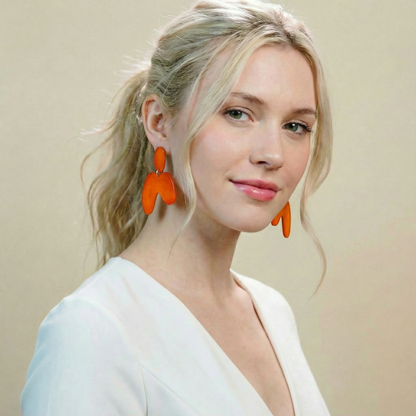 Boucles d'oreilles asymétriques rouges, avec arche, pour oreilles percées ou non percées – « Kate »