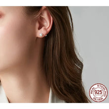Charme et élégance : clous d'oreilles à vis en argent sterling 925 avec perles