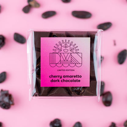 Barre de chocolat noir cerise amaretto