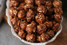 Pop-corn croustillant chocolat et cacahuètes