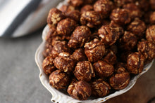 Pop-corn croustillant chocolat et cacahuètes