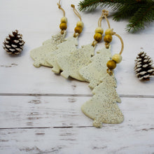 Ornement en forme de sapin de Noël fait à la main en argile et sable de plage de la Nouvelle-Écosse