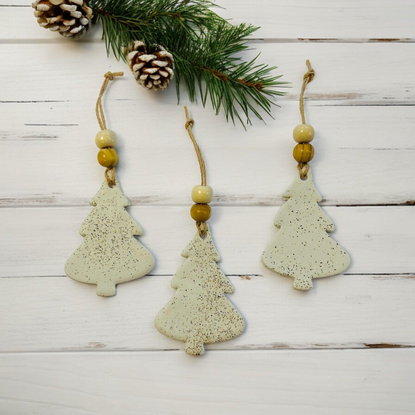 Ornement en forme de sapin de Noël fait à la main en argile et sable de plage de la Nouvelle-Écosse