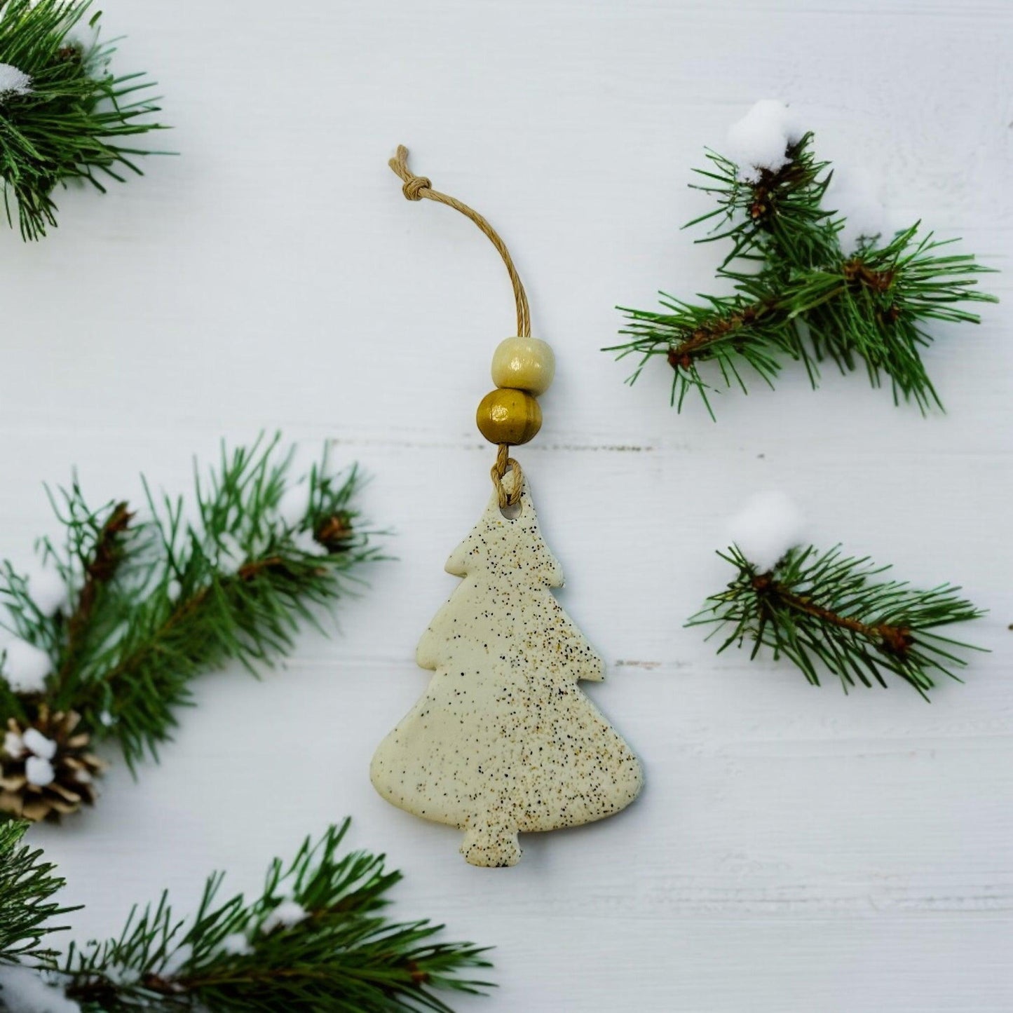 Ornement en forme de sapin de Noël fait à la main en argile et sable de plage de la Nouvelle-Écosse