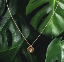 Collier initial étincelant en or jaune
