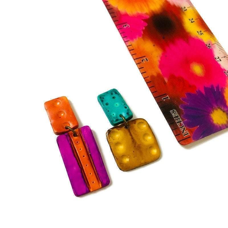 Boucles d'oreilles tendance dépareillées colorées, pour oreilles percées ou non percées, faites main en pâte polymère