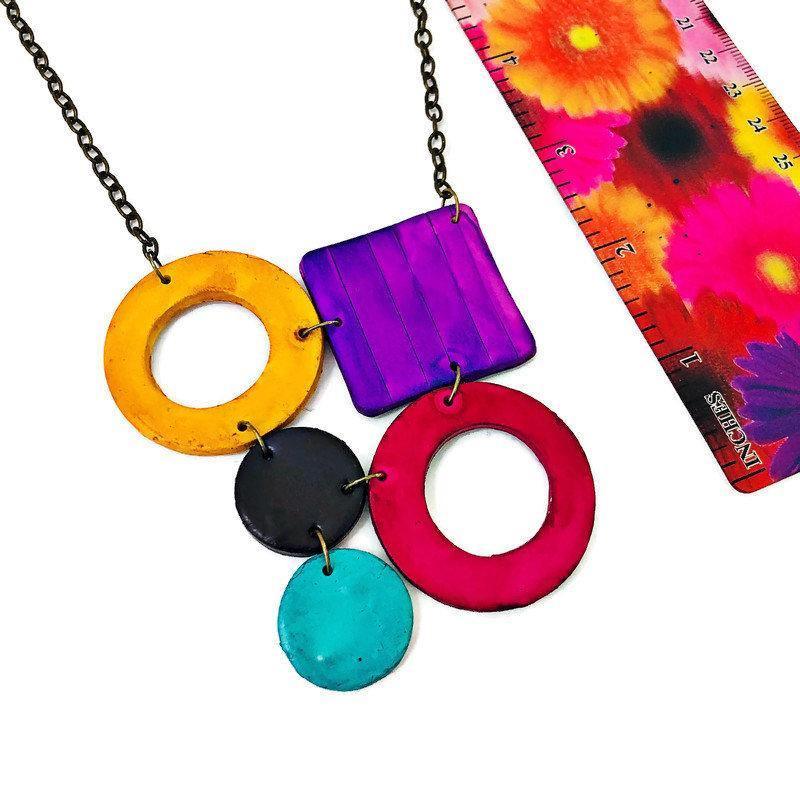 Collier géométrique coloré avec boucles d'oreilles créoles turquoise, ensemble de bijoux en pâte polymère peints à la main