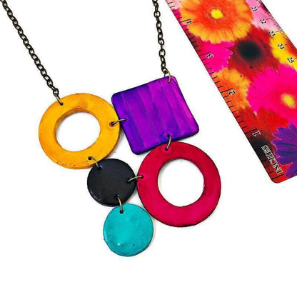 Collier géométrique coloré avec boucles d'oreilles créoles turquoise, ensemble de bijoux en pâte polymère peints à la main
