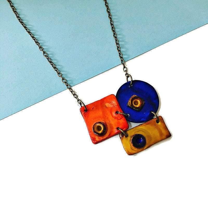 Collier pendentif géométrique coloré, orange, bleu et jaune, fait main