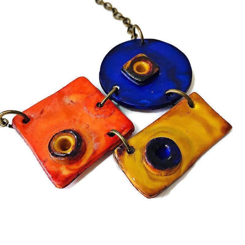 Collier pendentif géométrique coloré, orange, bleu et jaune, fait main