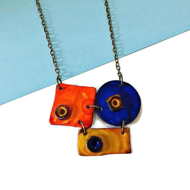 Collier pendentif géométrique coloré, orange, bleu et jaune, fait main
