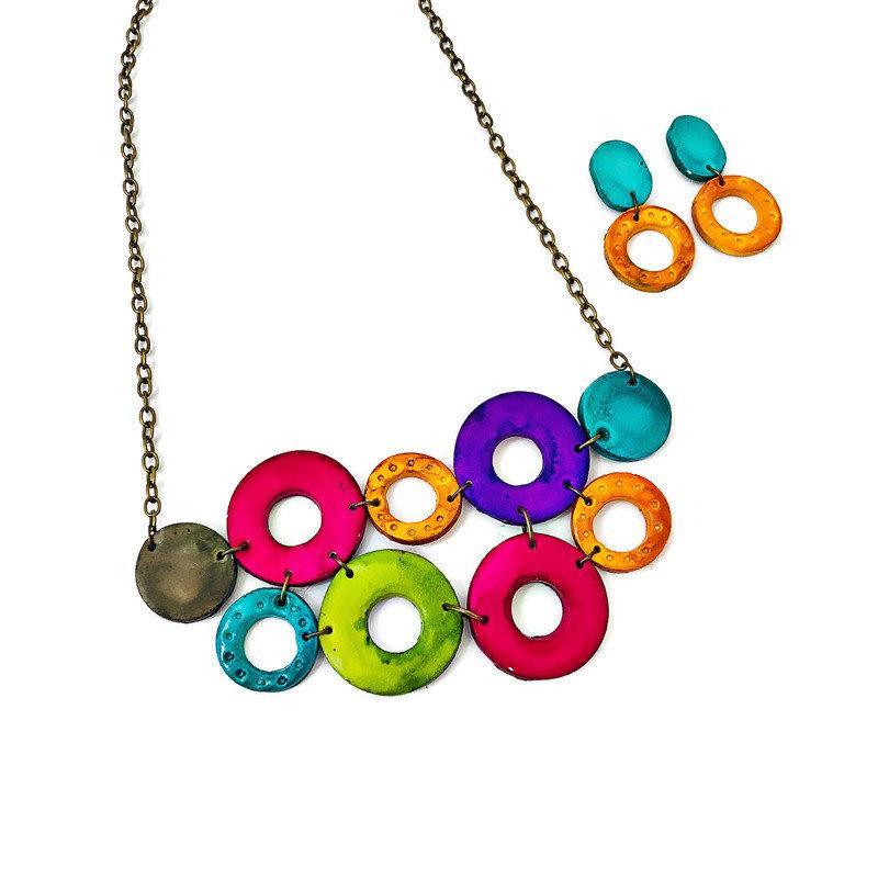 Parure de bijoux cercles entrelacés colorés, collier et boucles d'oreilles tendance, en argile polymère faits main