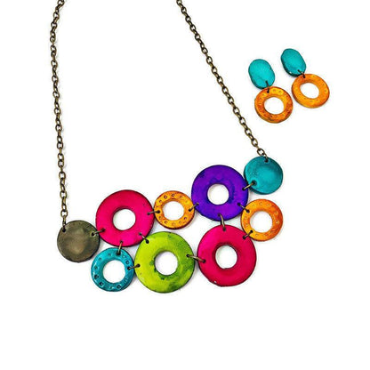 Parure de bijoux cercles entrelacés colorés, collier et boucles d'oreilles tendance, en argile polymère faits main