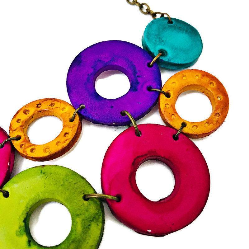 Parure de bijoux cercles entrelacés colorés, collier et boucles d'oreilles tendance, en argile polymère faits main