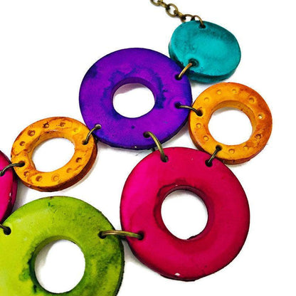 Parure de bijoux cercles entrelacés colorés, collier et boucles d'oreilles tendance, en argile polymère faits main