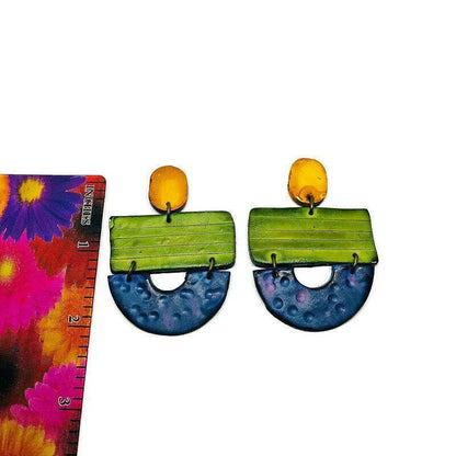 Parure de bijoux géométriques avec collier plastron et grandes boucles d'oreilles