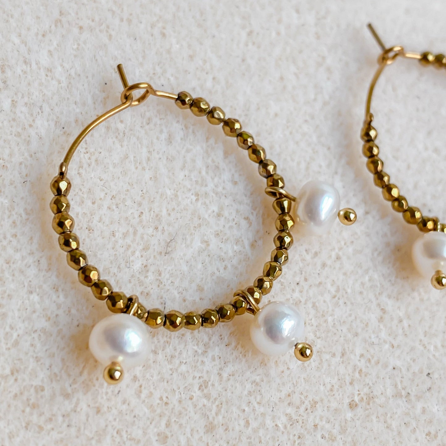 Gold-plated hoop earrings with freshwater pearls | AURÉA