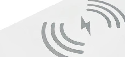 Lampe de bureau LED multifonction 3 en 1, veilleuse à commande par application, atmosphère RGB, chargeur sans fil intelligent et réveil.