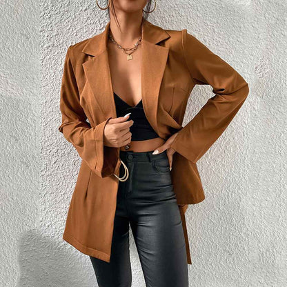 Veste de tailleur cintrée à revers pour femme