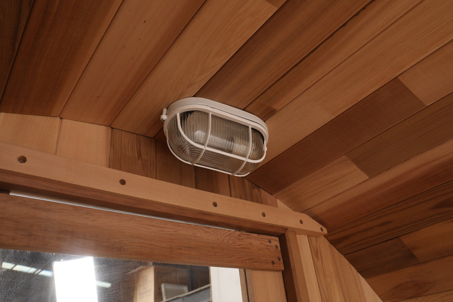 Blisspod | Prague | Sauna tonneau extérieur en cèdre rouge canadien à vapeur | Arrière entièrement vitré | 180cm H x 180cm L x 180cm P | 4-6 personnes