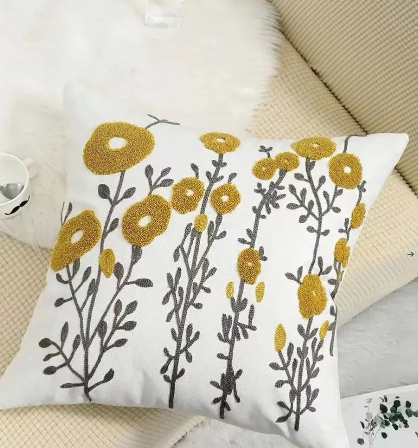Housse de coussin décorative à broderies florales
