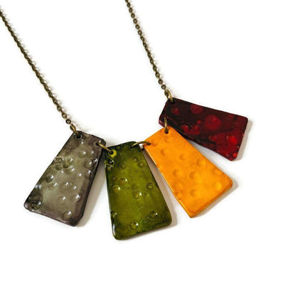 Collier plastron multicolore à franges, fait main en pâte polymère – Audacieux et coloré