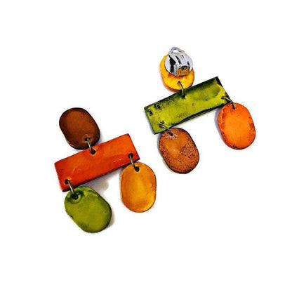 Parure de bijoux aux tons terre avec style géométrique