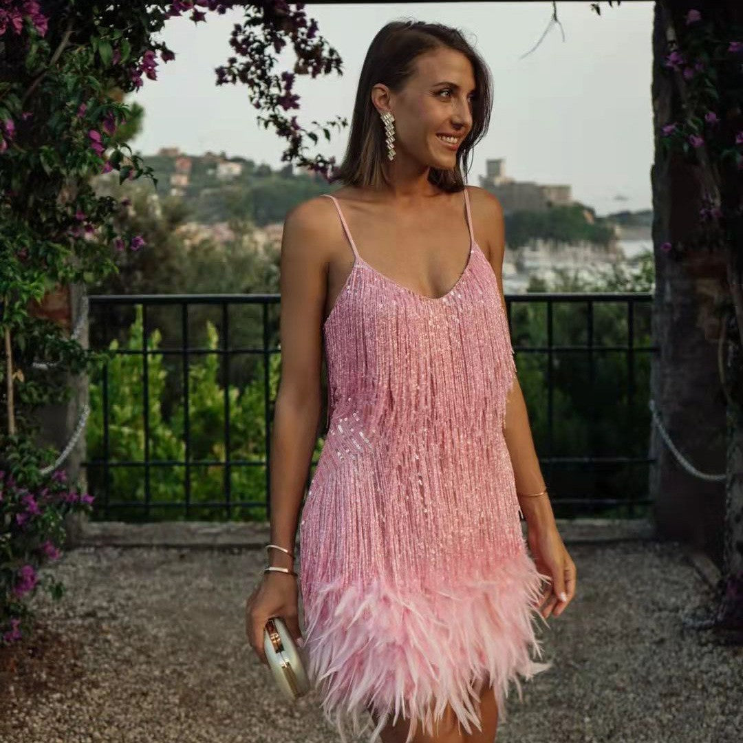 Robe courte à sequins avec plumes et franges pour femme – Robe de soirée à col en V et bretelles spaghetti