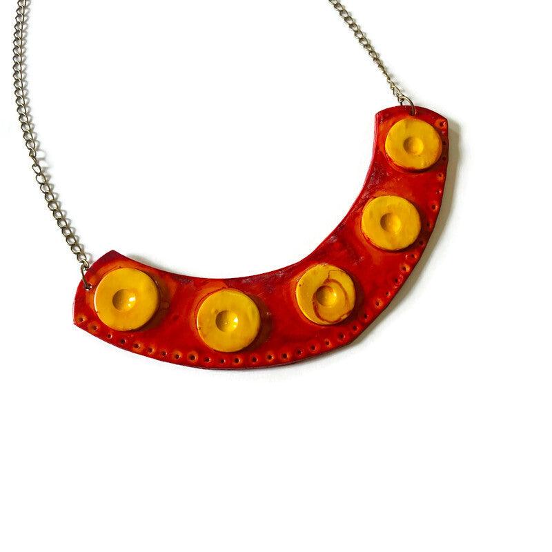 Grand collier spectaculaire en orange brûlé et jaune