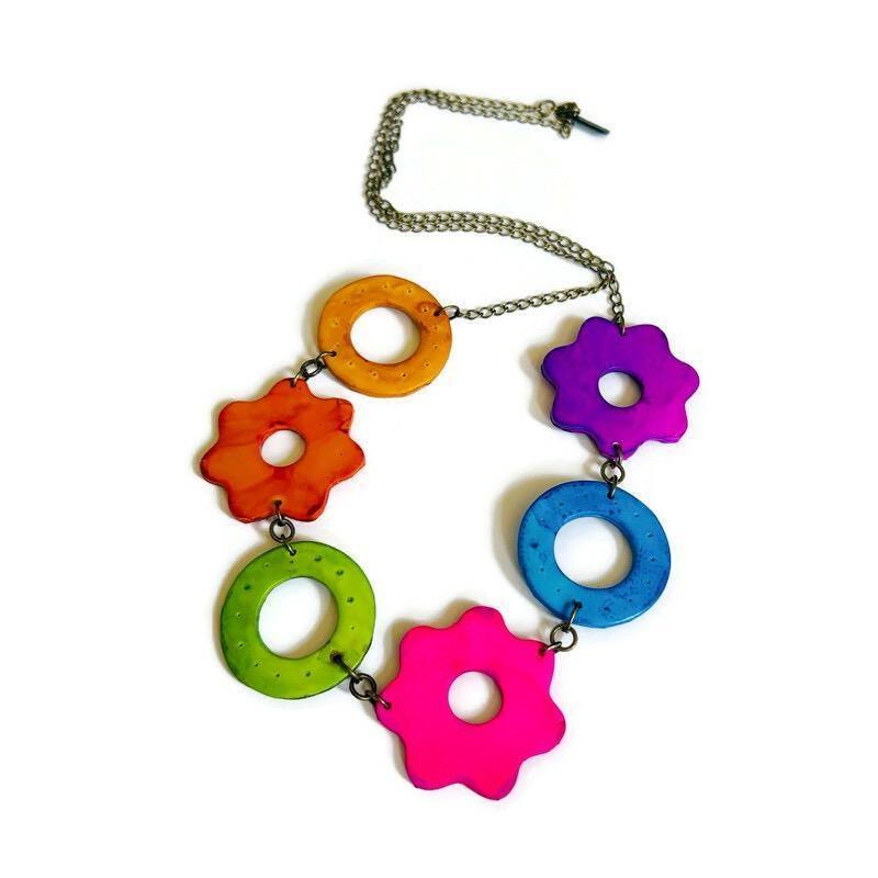 Collier imposant fait main à motif floral vif