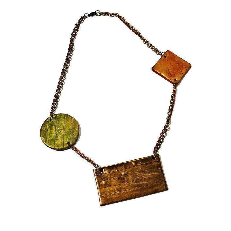 Collier plastron géométrique avec double chaîne en bronze et cuivre