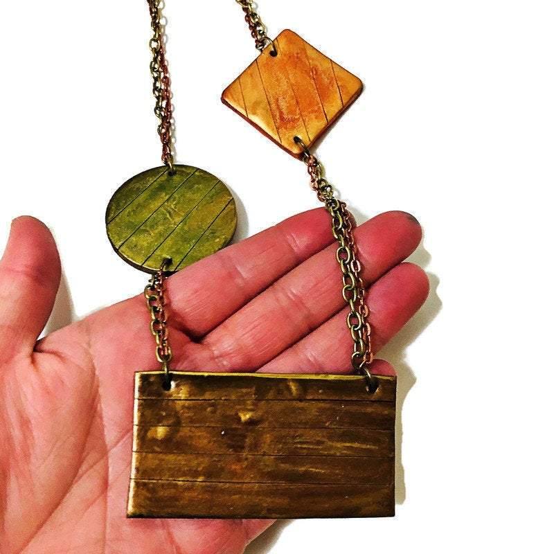 Collier plastron géométrique avec double chaîne en bronze et cuivre