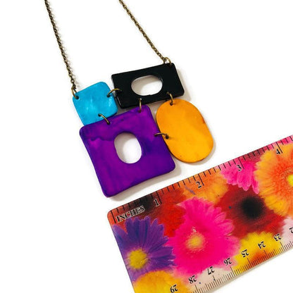 Collier pendentif audacieux Color Block, design quatre pièces, fait main en pâte polymère