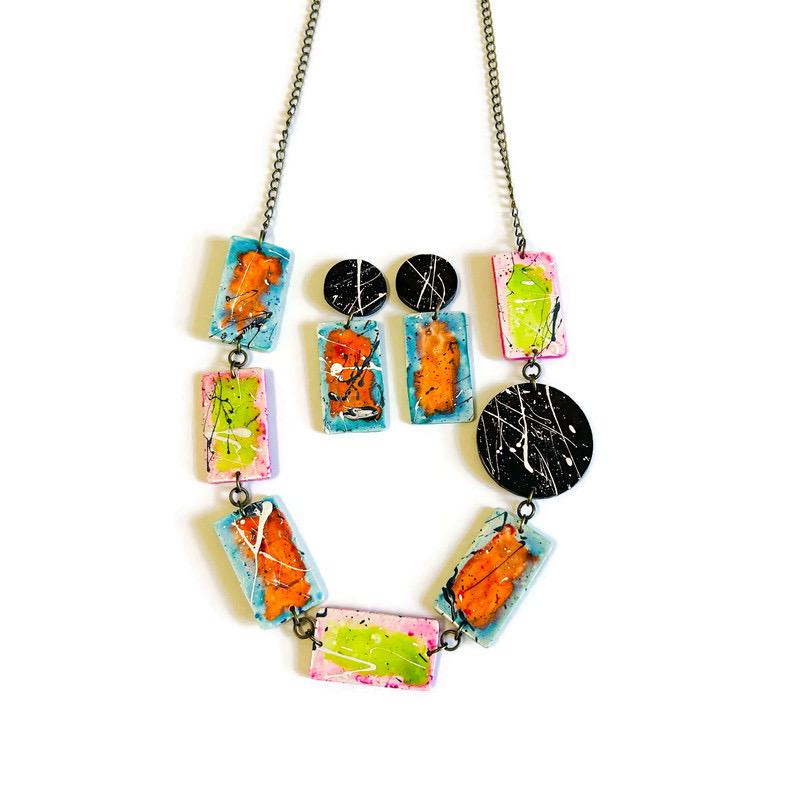 Collier plastron coloré en perles audacieuses - Éclaboussure de peinture