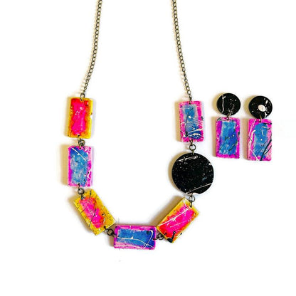 Collier plastron perlé multicolore vif