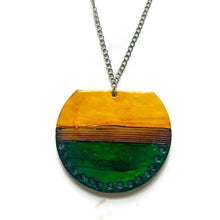 Grand collier pendentif | Tons terreux vert forêt, jaune moutarde et marron