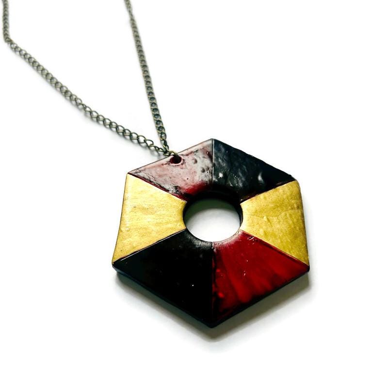 Collier pendentif grand hexagone fait main