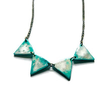 Collier minimaliste fait main avec perles triangle