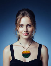 Grand collier pendentif | Tons terreux vert forêt, jaune moutarde et marron