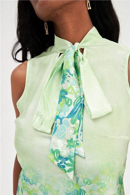Chemisier détaillé à col lavallière, motif ombré floral - Vert