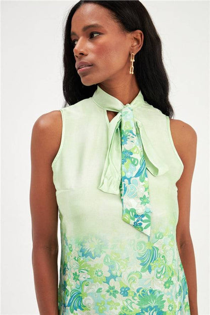 Chemisier détaillé à col lavallière, motif ombré floral - Vert