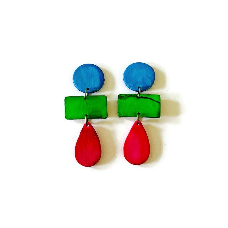 Boucles d'oreilles pendantes longues et colorées pour l'été