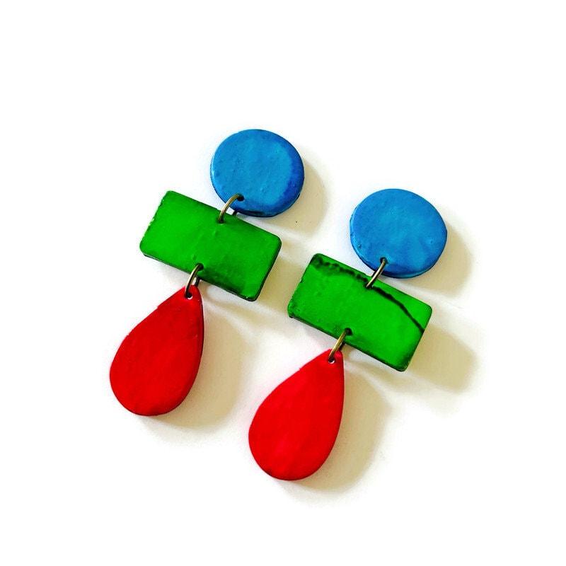 Boucles d'oreilles pendantes longues et colorées pour l'été