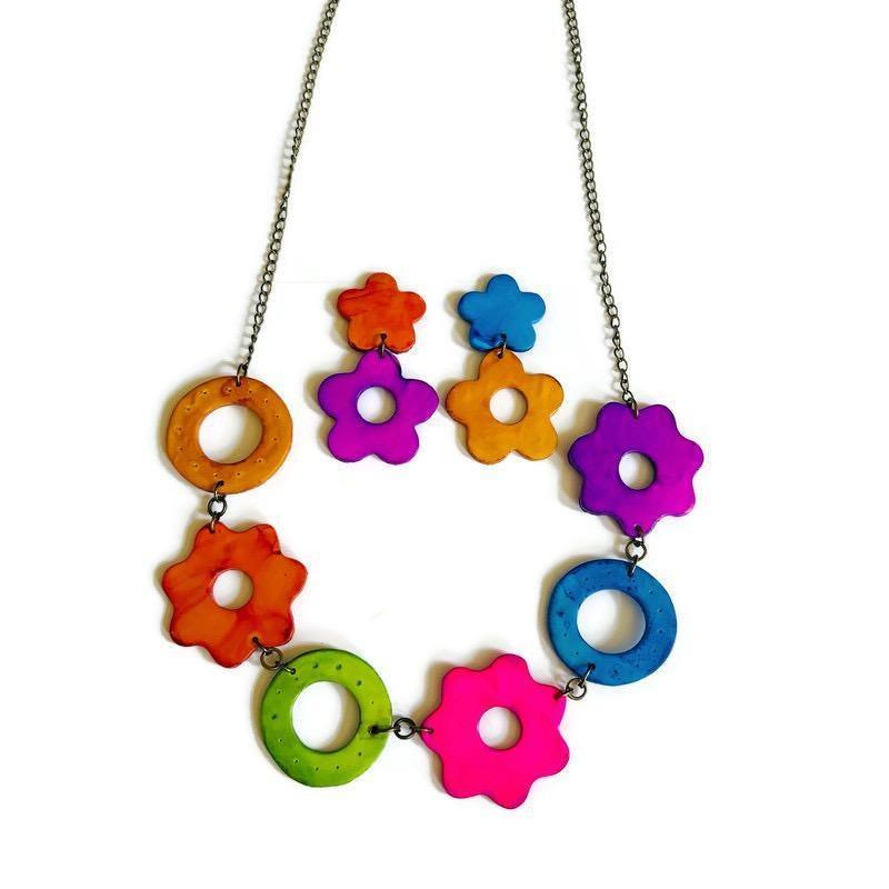 Boucles d'oreilles clips dépareillées avec fleurs