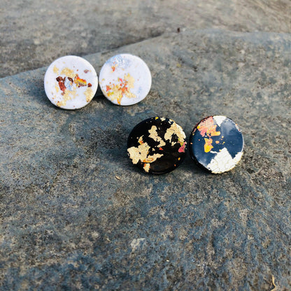 Lot de 2 paires de boucles d'oreilles clous en pâte polymère, feuille métallique mixte