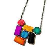 Collier plastron multiforme en argile polymère peinte à l'encre à alcool