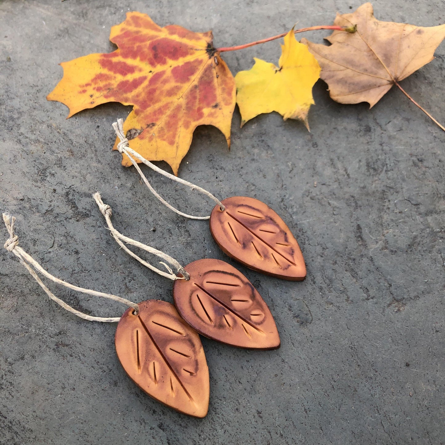 Ornements Feuille Jaune Moutarde, Décoration d'Automne Rustique ou Décoration de Sapin de Noël