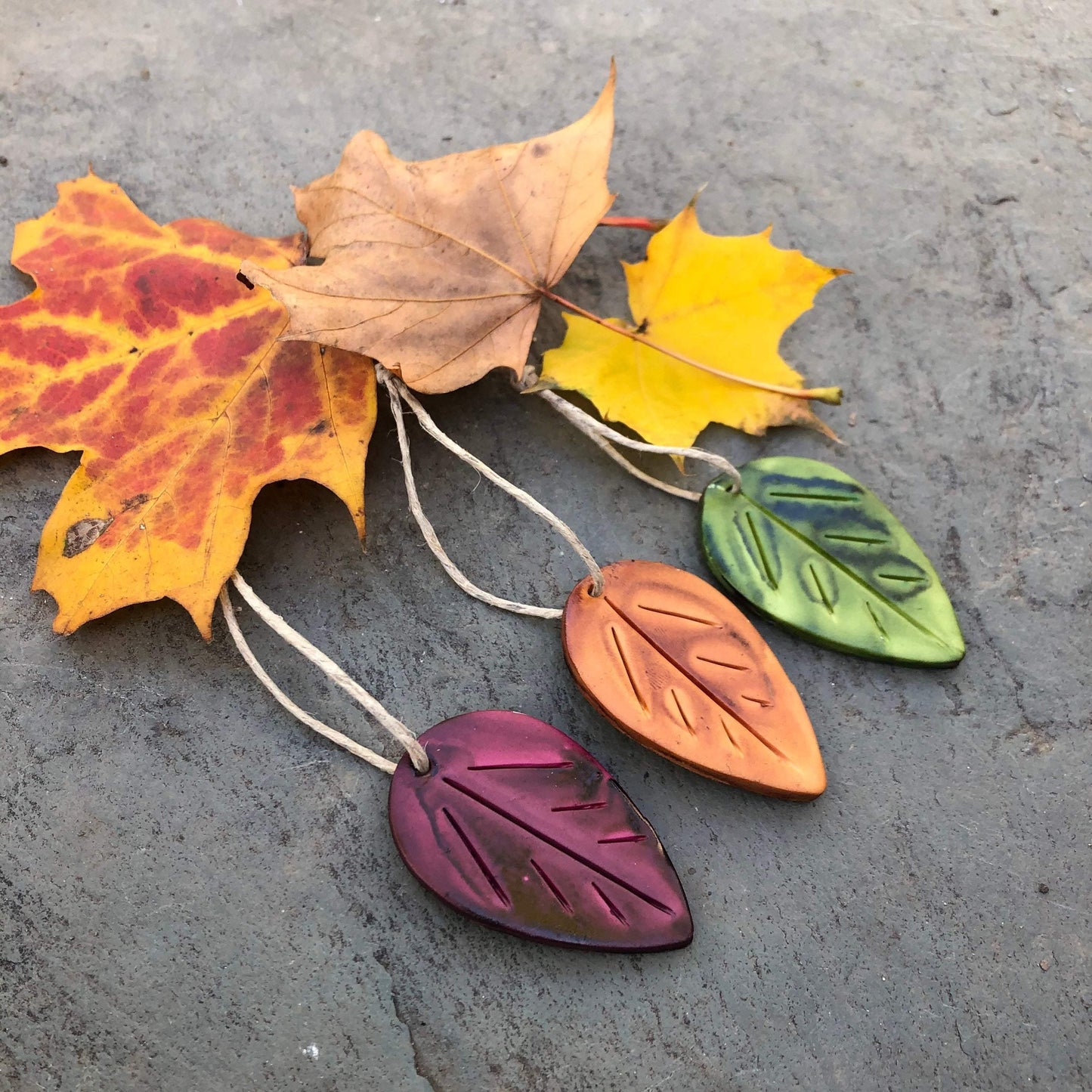 Ornements Feuille Jaune Moutarde, Décoration d'Automne Rustique ou Décoration de Sapin de Noël