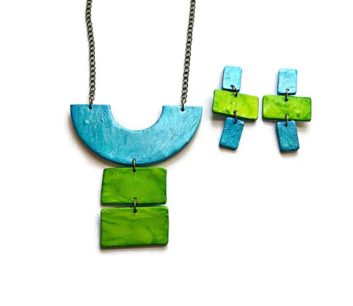 Collier plastron géométrique épais, boucles d'oreilles clous ou à clips – Fait main