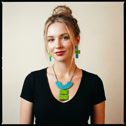 Collier plastron géométrique épais, boucles d'oreilles clous ou à clips – Fait main
